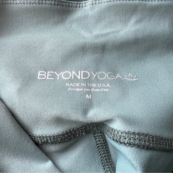 Beyond Yoga Glittery Camouflage High Rise Leggings Women’s Size Medium EUC - Picture 11 of 12